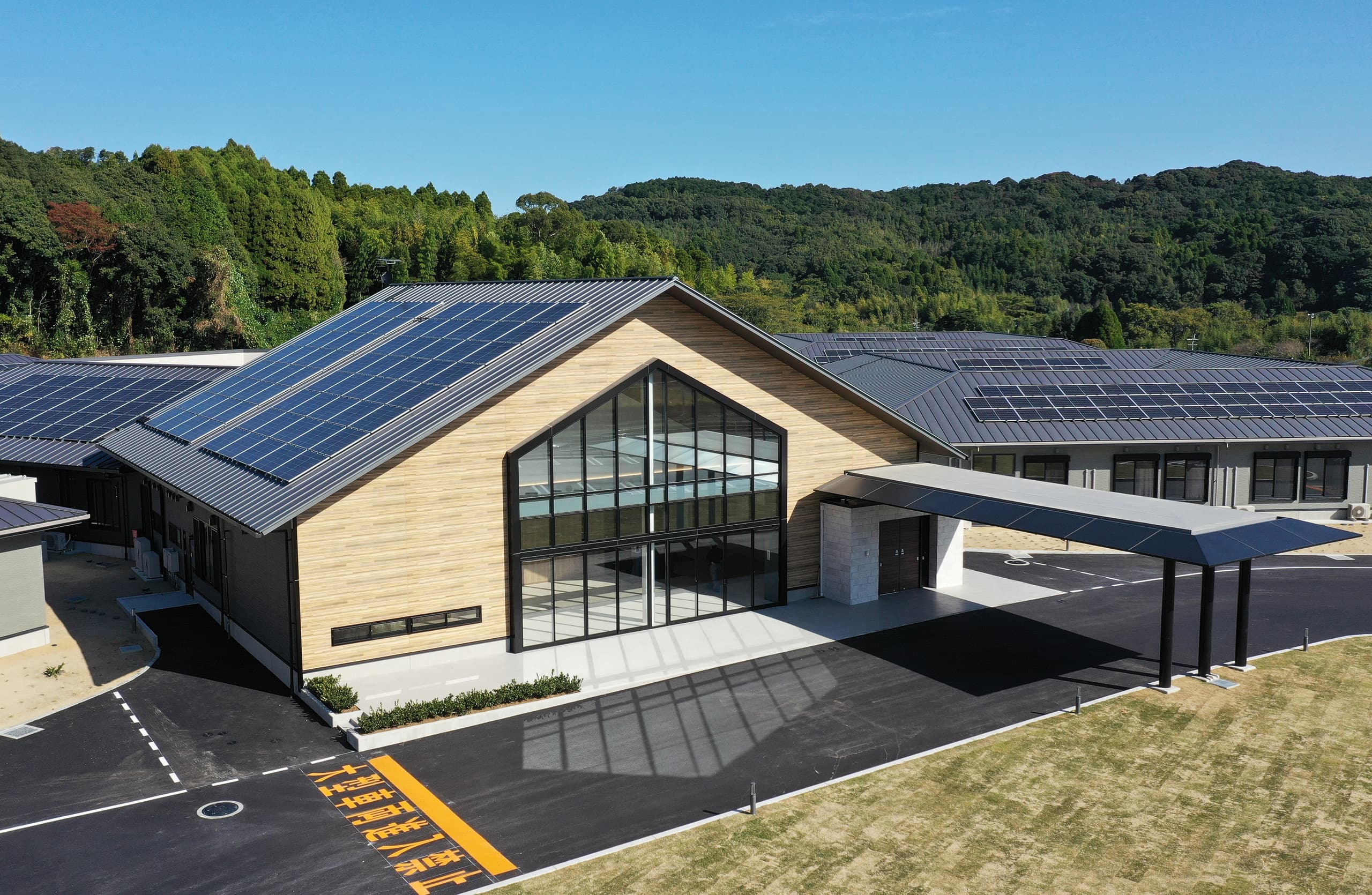 天草ナーシングホームエントランス外観昼