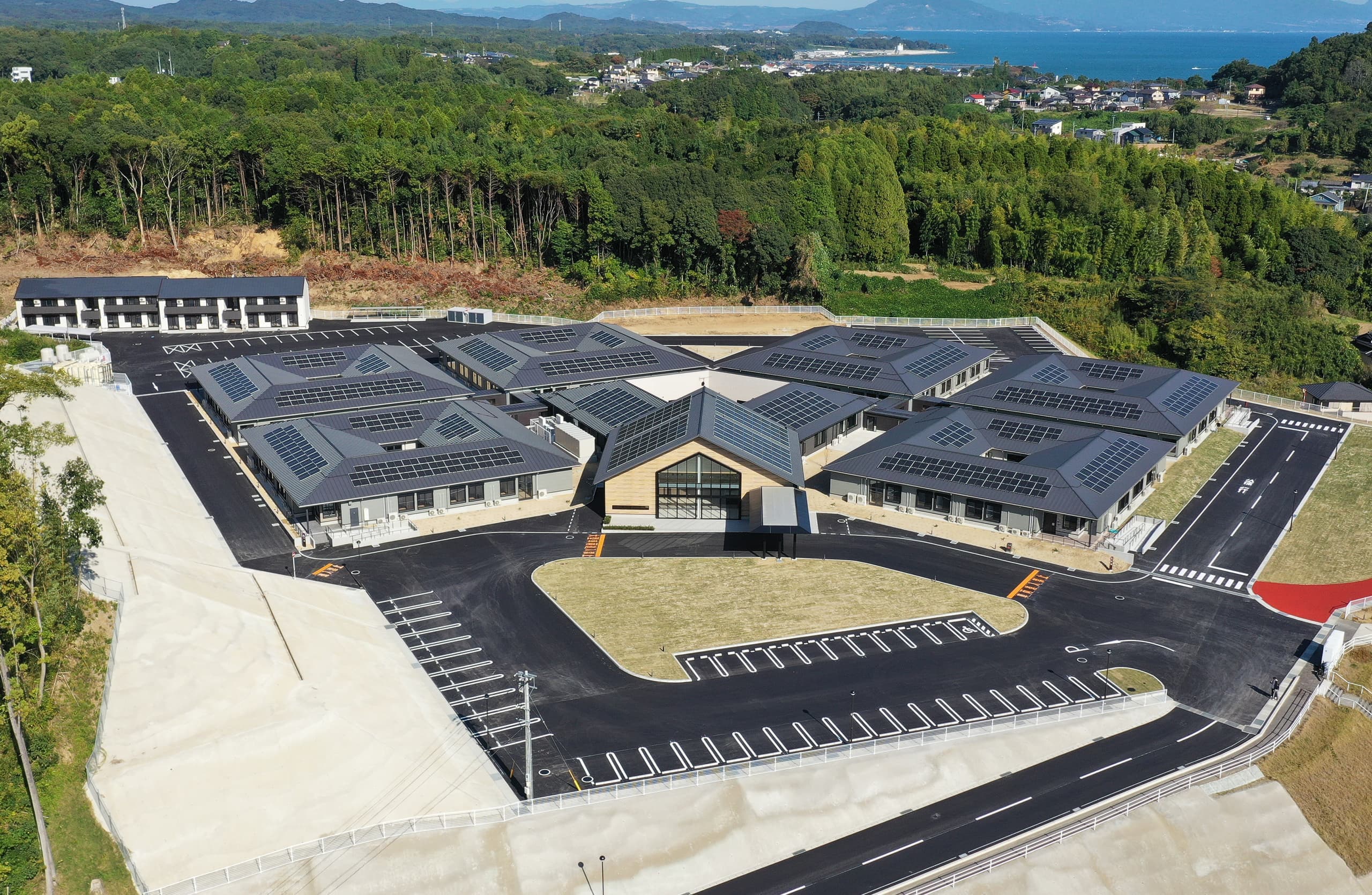 天草ナーシングホーム全景外観別アングル昼