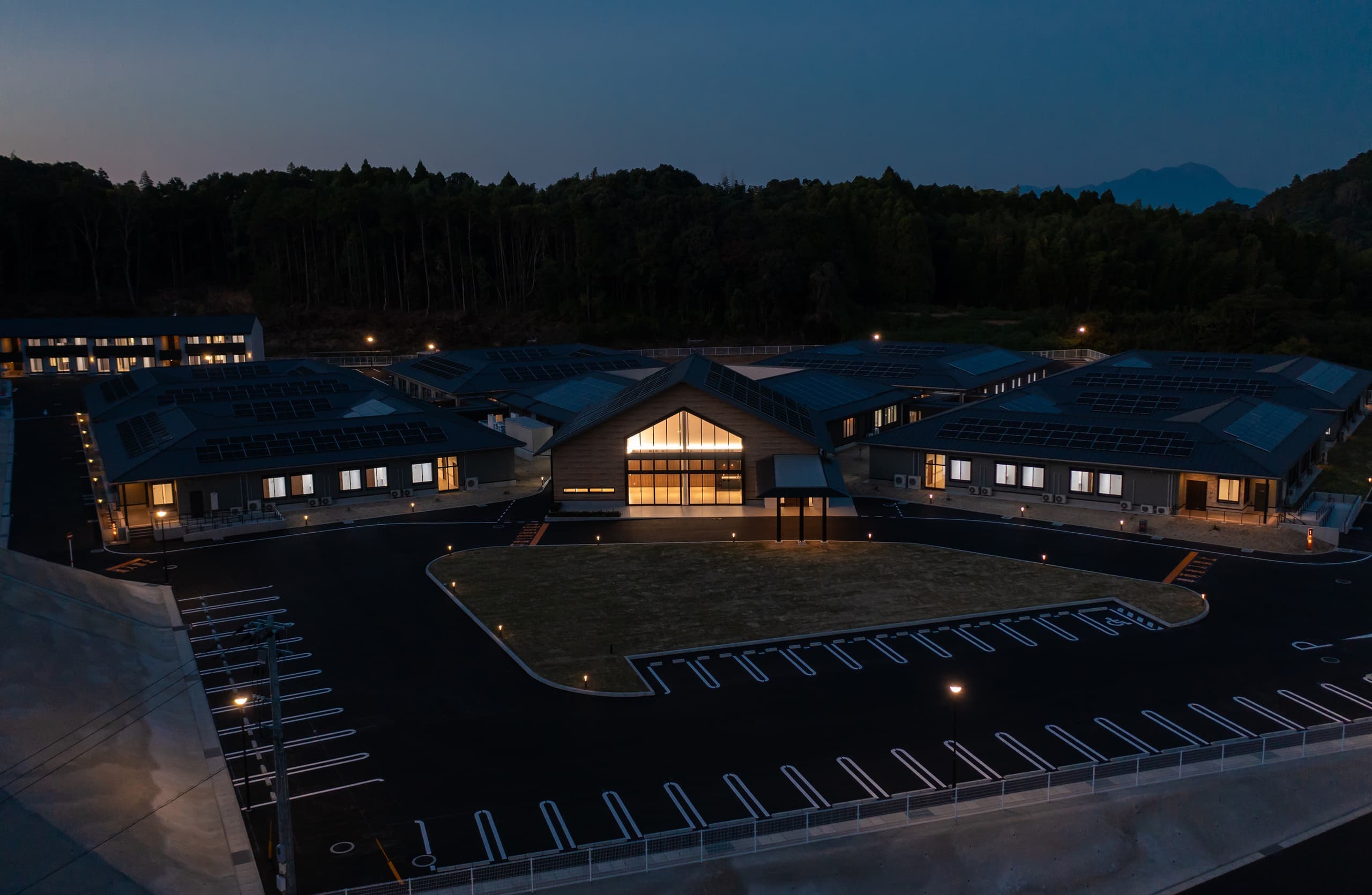 天草ナーシングホーム外観入口側夜景